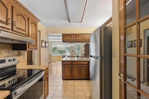 602 Syracuse AVE, Massapequa, NY 11758