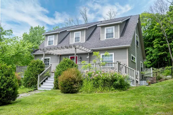 580 Oak Summit RD, Millbrook, NY 12545