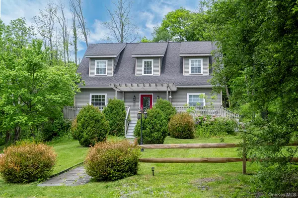 580 Oak Summit RD, Millbrook, NY 12545