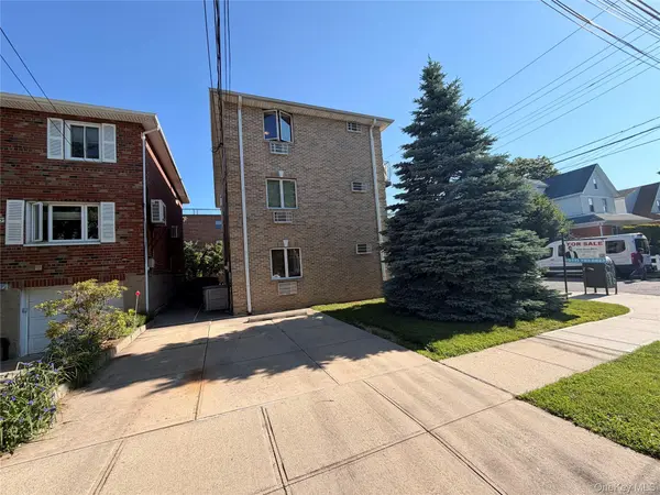 6152 170th ST, Fresh Meadows, NY 11365