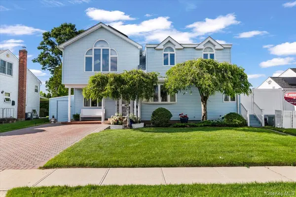38 Hayden DR, Bethpage, NY 11714