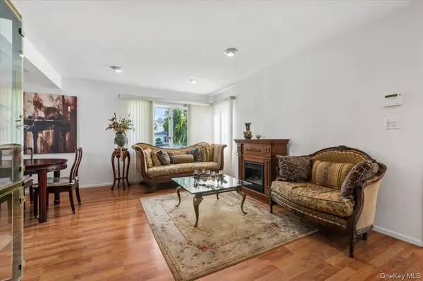 38 Hayden DR, Bethpage, NY 11714