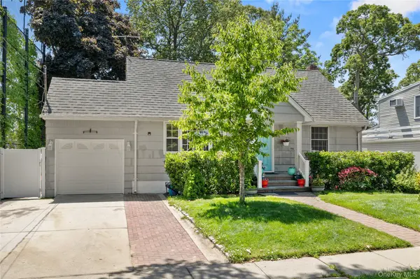 156 Moore AVE, Massapequa Park, NY 11762