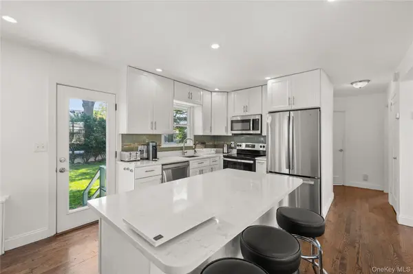 156 Moore AVE, Massapequa Park, NY 11762