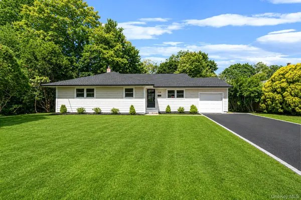 928 Manor LN, Bay Shore, NY 11706