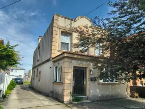 61 25 165th ST, Flushing, NY 11365