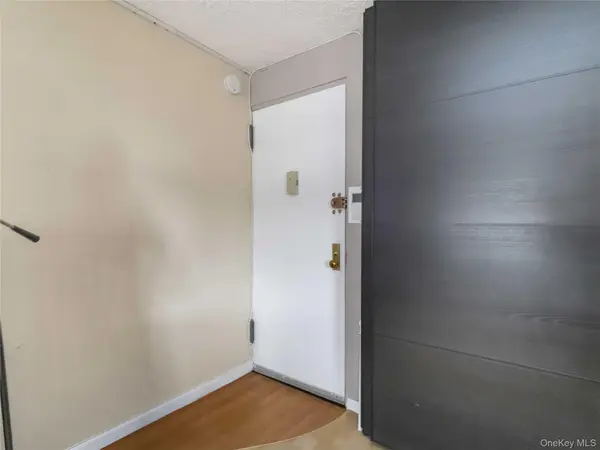 7-25 166 ST #6A, Beechhurst, NY 11357