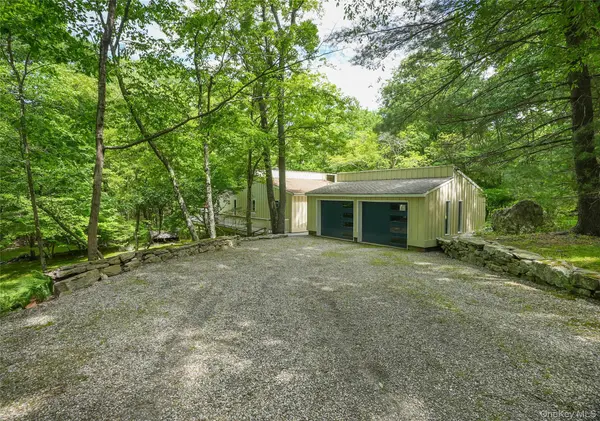 22 Peters LN, Pound Ridge, NY 10576