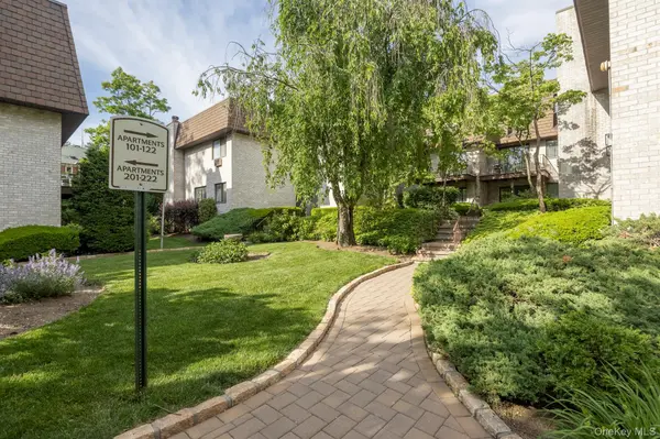 89 N Broadway #214, White Plains, NY 10603