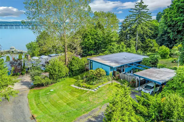 8 Edgewater LN, Nyack, NY 10960