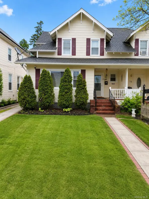 18 Elizabeth CT, Hempstead, NY 11550