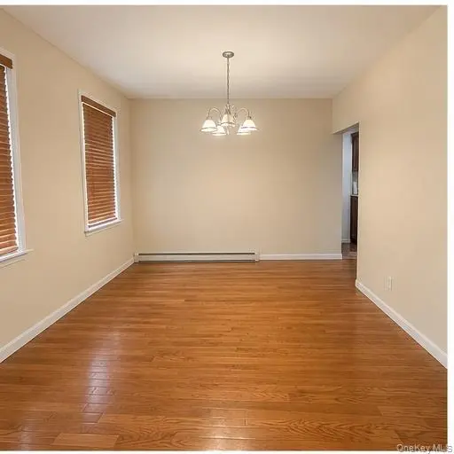 18 Elizabeth CT, Hempstead, NY 11550