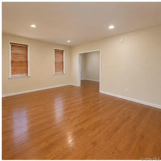 18 Elizabeth CT, Hempstead, NY 11550