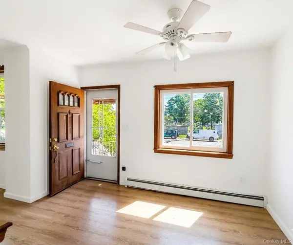 59-32 164th ST, Fresh Meadows, NY 11365