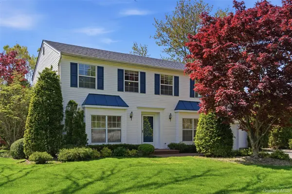 2 Barrett CT, Nesconset, NY 11767