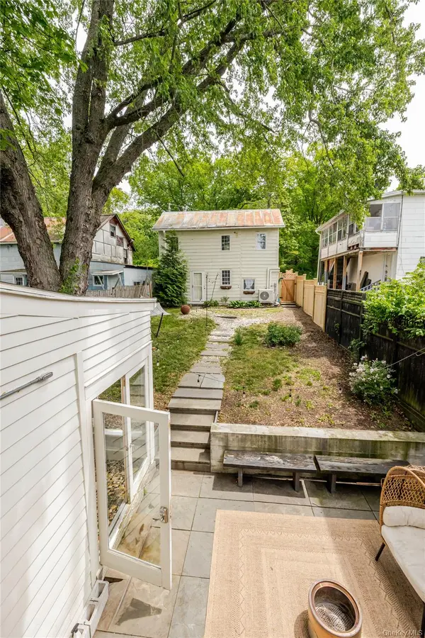 16 Worth AVE, Hudson, NY 12534