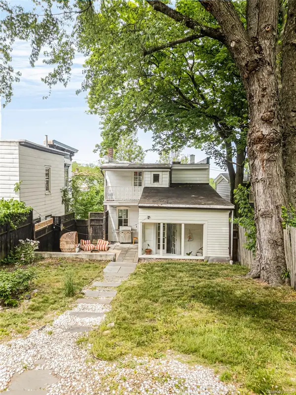 16 Worth AVE, Hudson, NY 12534