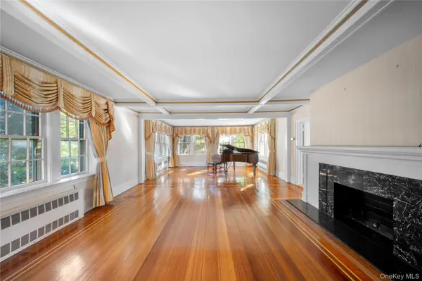 6954 Dartmouth ST, Forest Hills, NY 11375