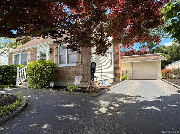 3584 Condor RD, Levittown, NY 11756