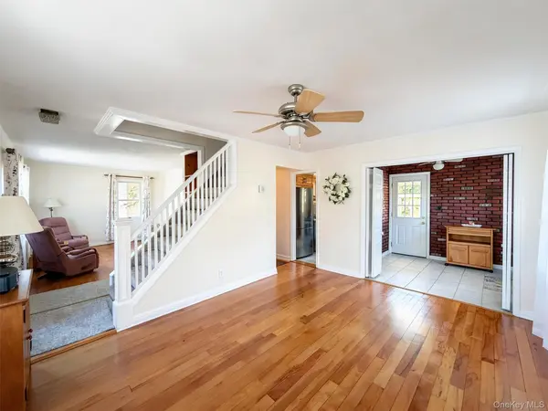 3584 Condor RD, Levittown, NY 11756