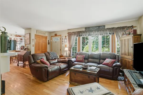 9 Rocky RD, Red Hook, NY 12571