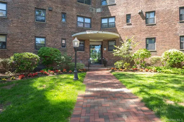 50 Brompton RD #Apt 3H, Great Neck, NY 11021