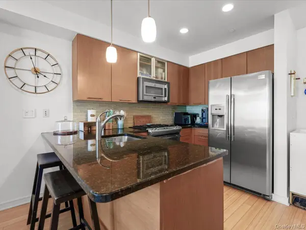 2519 35th ST #4C, Astoria, NY 11103