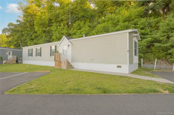 24 Leeward LN, Stony Point, NY 10980