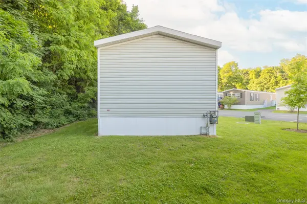 24 Leeward LN, Stony Point, NY 10980