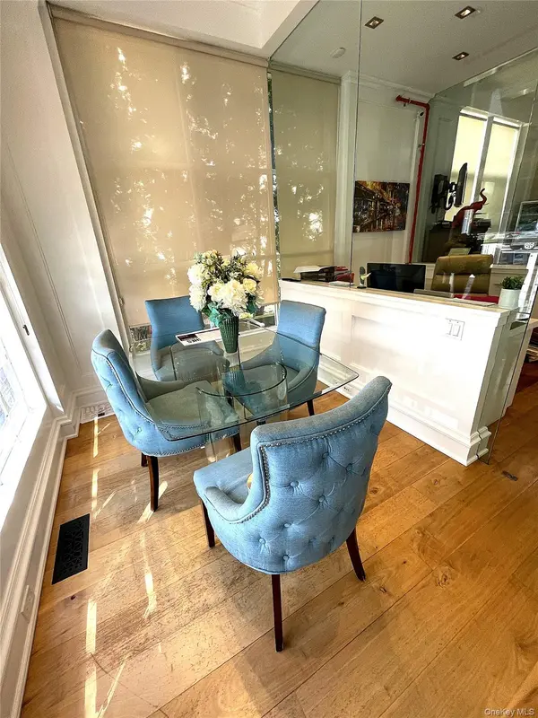 50 Main ST, Westhampton Beach, NY 11978