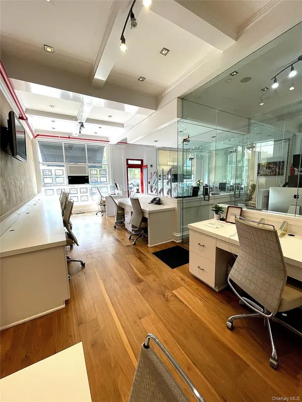 50 Main ST, Westhampton Beach, NY 11978