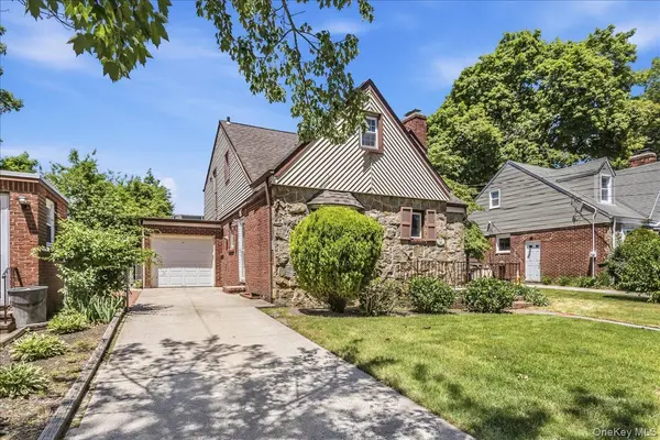 588 Adams AVE, West Hempstead, NY 11552