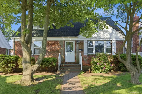 116 Prague ST,  Valley Stream,  NY 11580