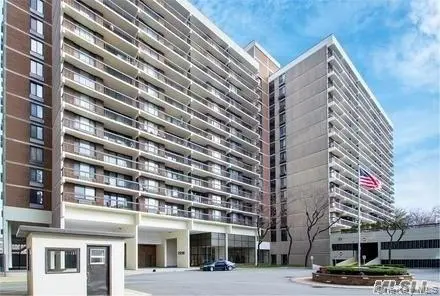 152-18 Union TPKE #7 P, Flushing, NY 11367