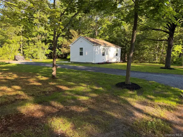 40 Fulton AVE, Mastic, NY 11950