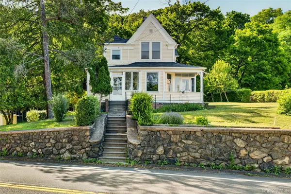 363 N Liberty DR, Tomkins Cove, NY 10986
