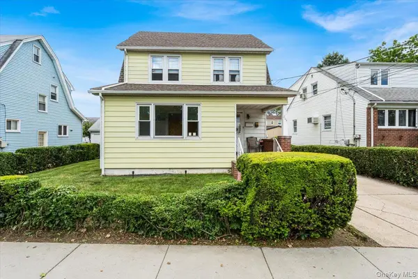 205 Roslyn RD, Mineola, NY 11501