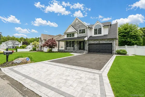 62 Oceanview BLVD, Manorville, NY 11949