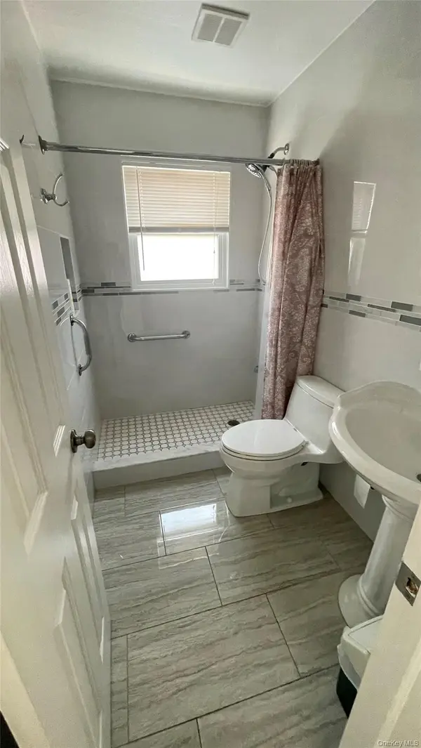8015 260th ST, Glen Oaks, NY 11004