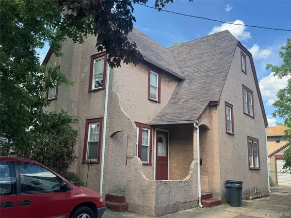 5 York PL, Merrick, NY 11566