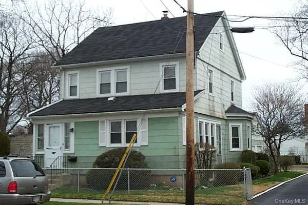 6 S 12th ST, New Hyde Park, NY 11040