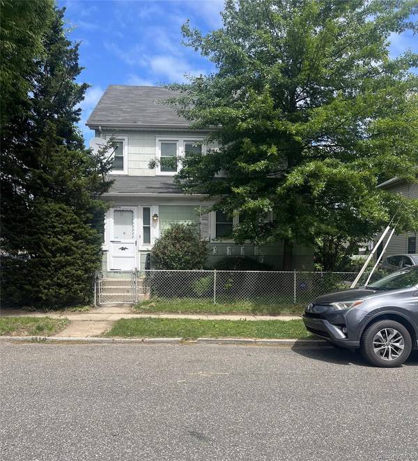 6 S 12th ST, New Hyde Park, NY 11040