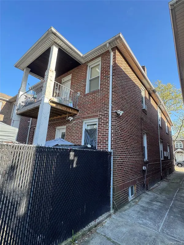 1065 Stell PL, Bronx, NY 10469