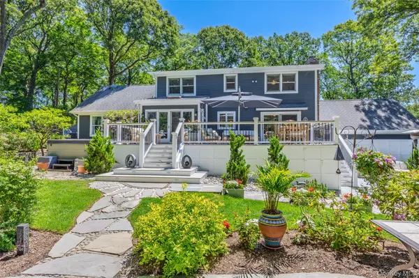 14 Locust AVE, East Setauket, NY 11733