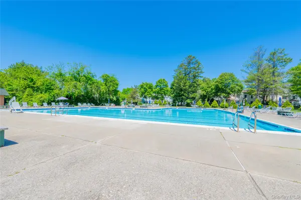 231 artist lake DR, Middle Island, NY 11953