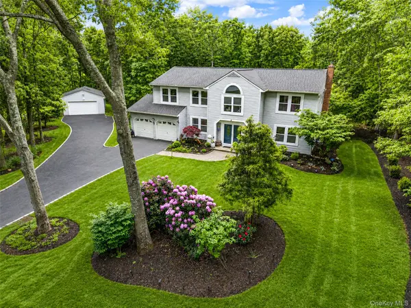 2 Barbara Anne ST, Manorville, NY 11949