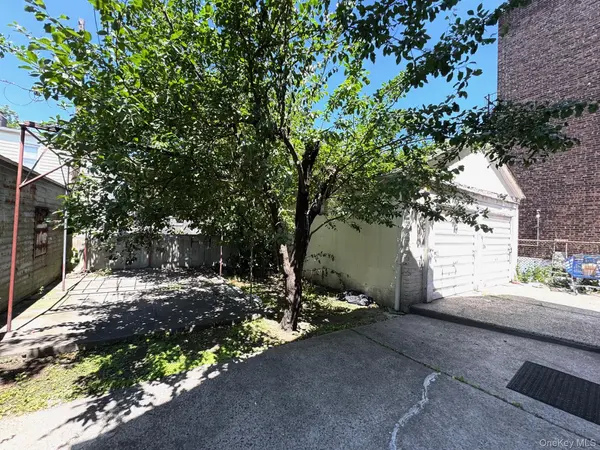 8625 59th AVE, Elmhurst, NY 11373