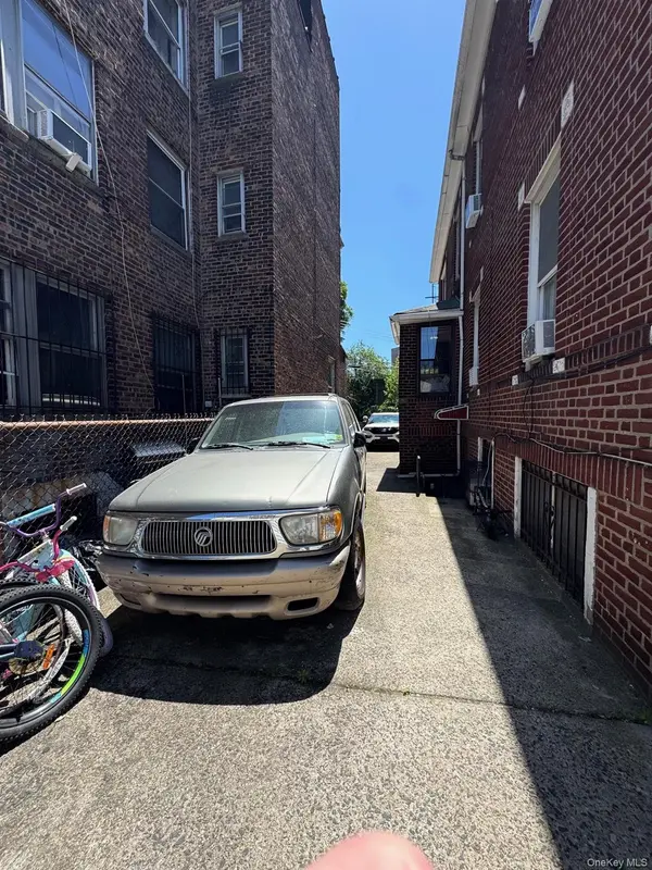 8625 59th AVE, Elmhurst, NY 11373