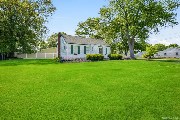 76 Hanrahan AVE, Farmingville, NY 11738