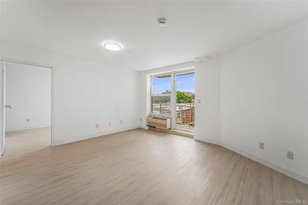 81-15 Queens BLVD #4H, Elmhurst, NY 11373